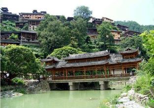 湖南苗族的“吊脚楼”是什么样的？“吊脚楼”简介