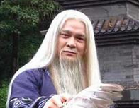 李青萝的养父是谁？李青萝的养父丁春秋简介