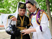 塔塔尔族人的生活习惯 塔塔尔族传统藏欧风