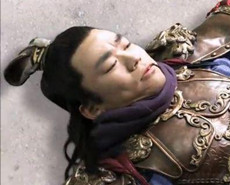 手持两把八棱紫金锤力大无穷的李元霸是怎么死的？