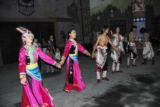 羌族舞蹈“喜事锅庄”究竟是怎样跳的