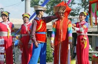 土族婚俗 土族结婚花轿是怎样进门的