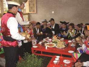 土族人日常与节日的饮食习俗有何区别