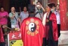 张道陵尊为神仙般的一流人物 享受万人跪拜待遇！