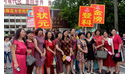 河南洛阳壕气女老师自费包高考房 举动被赞暖心