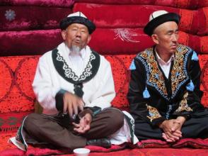柯尔克孜族的《玛纳斯》有何叙事结构