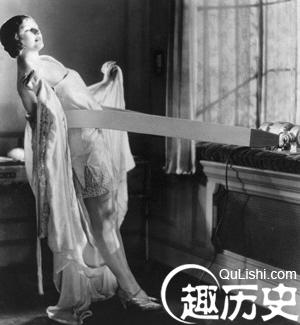 1928年，一个女人在用震动减肥机
