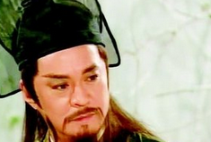 笑傲江湖中“君子剑”岳不群究竟是好人还是坏人？