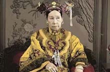 慈禧为什么被称做“老佛爷”？逼着光绪叫“亲爸爸”