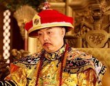 乾隆与他的大臣 ，以及大臣与大臣之间关系如何?
