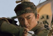 水浒中官二代花荣为什么会对逃犯宋江忠心耿耿？