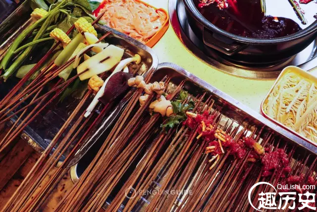 半夜都在排队的成都串串店 得好吃成什么样