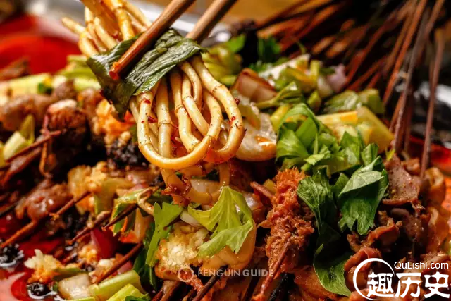 半夜都在排队的成都串串店 得好吃成什么样