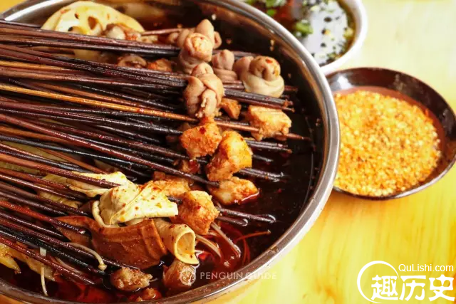 半夜都在排队的成都串串店 得好吃成什么样