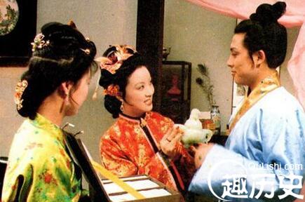 王熙凤如何能容忍自己的丫鬟平儿做老公的妾？