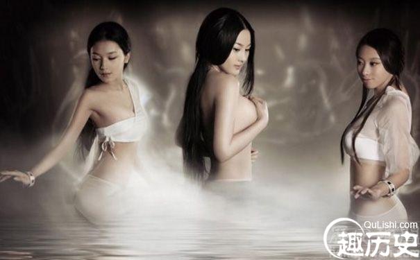 美女出浴图
