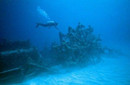 死亡百慕大海底惊现巨型玻璃金字塔