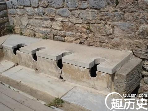 古代水冲坐式厕所