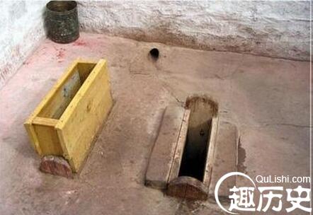古代水冲坐式厕所