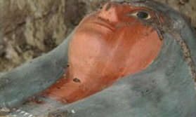 埃及发现3000年前木乃伊 保存良好棺材装饰华丽