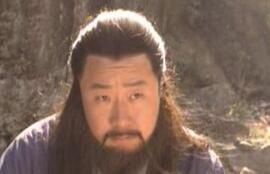 丘处机和裘千仞谁比较厉害 裘千仞和裘千丈关系