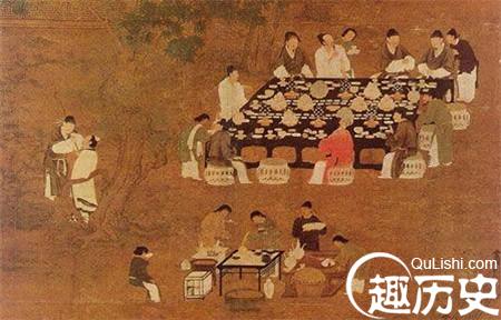 皇帝和妃子一起吃饭