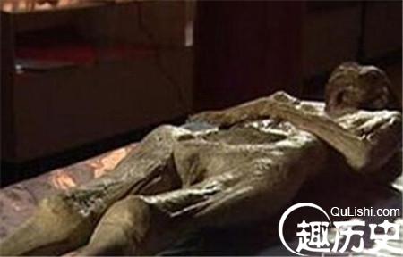 将其他五个棺木打开之后,考古人员发现这些尸体已经全部腐烂了,所以