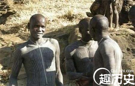 乌干达的奇风异俗：嚼树根以达到壮阳目的