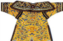 古代皇帝是何时将黄袍作为专用服装？