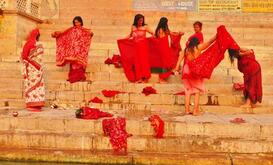 在印度被人踩在脚下竟然是种祈福习俗