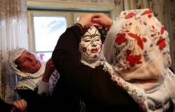 保加利亚新娘出嫁像&ldquo;女鬼&rdquo;：要面涂白漆