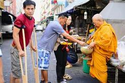 为什么和尚要下山去化缘：因为饭菜不够吃？