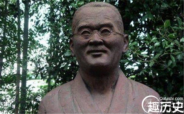 田山花袋雕像
