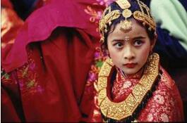 尼泊尔女孩经过筛选成为&ldquo;女神&rdquo;：于寺庙而居