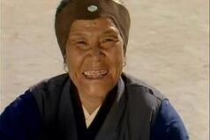 刘姥姥三次进贾府时为什么没人看不起她?