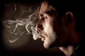 抽烟的危害有多大:改变基因影响后代发育