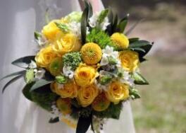 新娘结婚的时候为什么要手捧花有什么寓意?