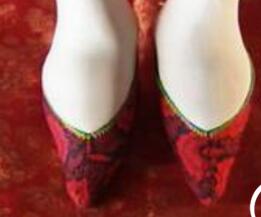 独恋金莲的齐东昏侯 结果被一双美足迷的亡了国