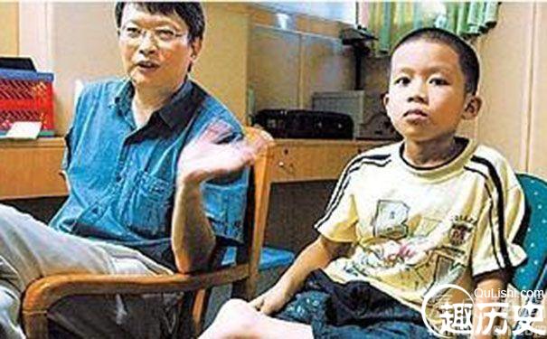 小男孩图片