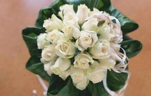 真相让人崩溃：新娘结婚时候为什么要手捧花?