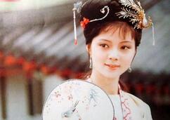 典型淑女薛宝钗举止娴雅为何没能得宝玉真心?