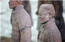 探不解之谜：秦始皇兵马俑为何都不戴头盔？
