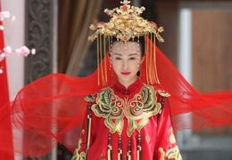 明朝婚礼服饰：明代婚礼传统服饰凤冠霞帔的由来