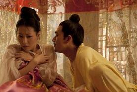 揭秘古代宫闱秘史：皇帝临幸妃子全过程