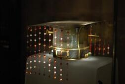 揭秘古代帝王冠冕上为何要悬挂上珠帘？