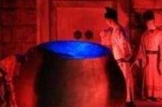 他被侄子放在铜缸中活活烤死 妻儿也未能幸免