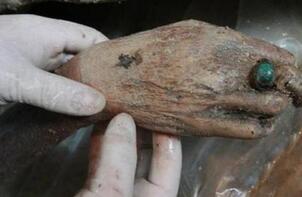 揭秘养尸地原来是这样养尸体做僵尸的啊