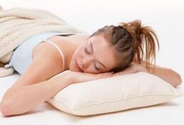 比起平躺或趴着睡侧睡竟然能帮助大脑清理垃圾?