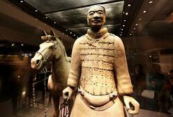 秦始皇兵马俑制作：将真人灌上土放进炉内烧