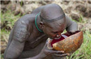 非洲十大原始部落 雷迪菜菜族竟只喝血不吃肉